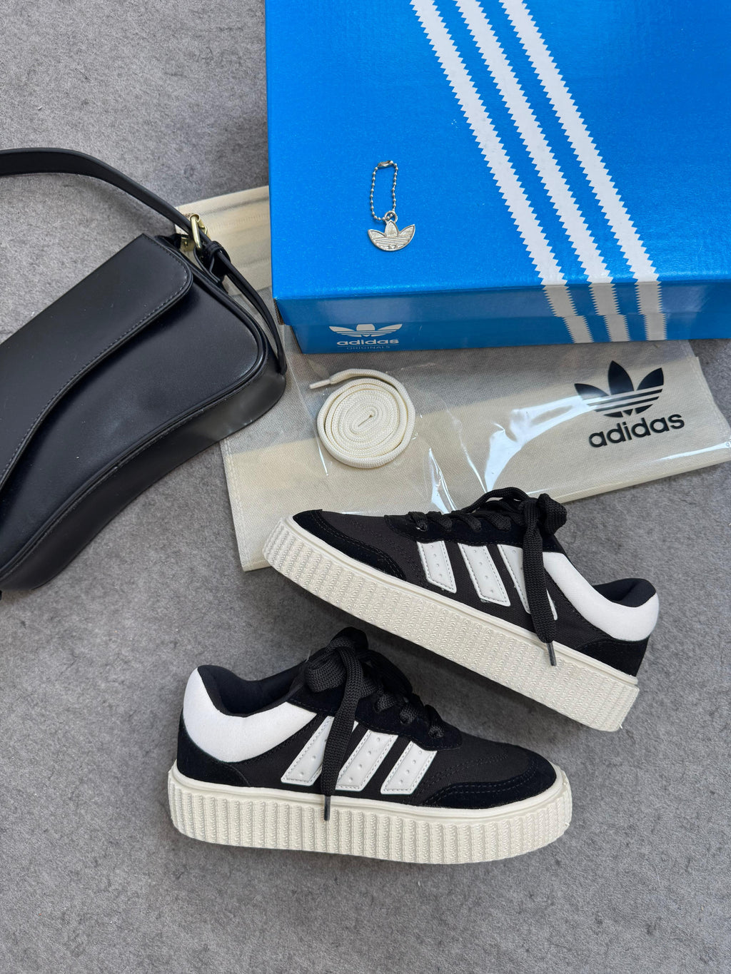 Tênis Adidas Space Casual - Premium