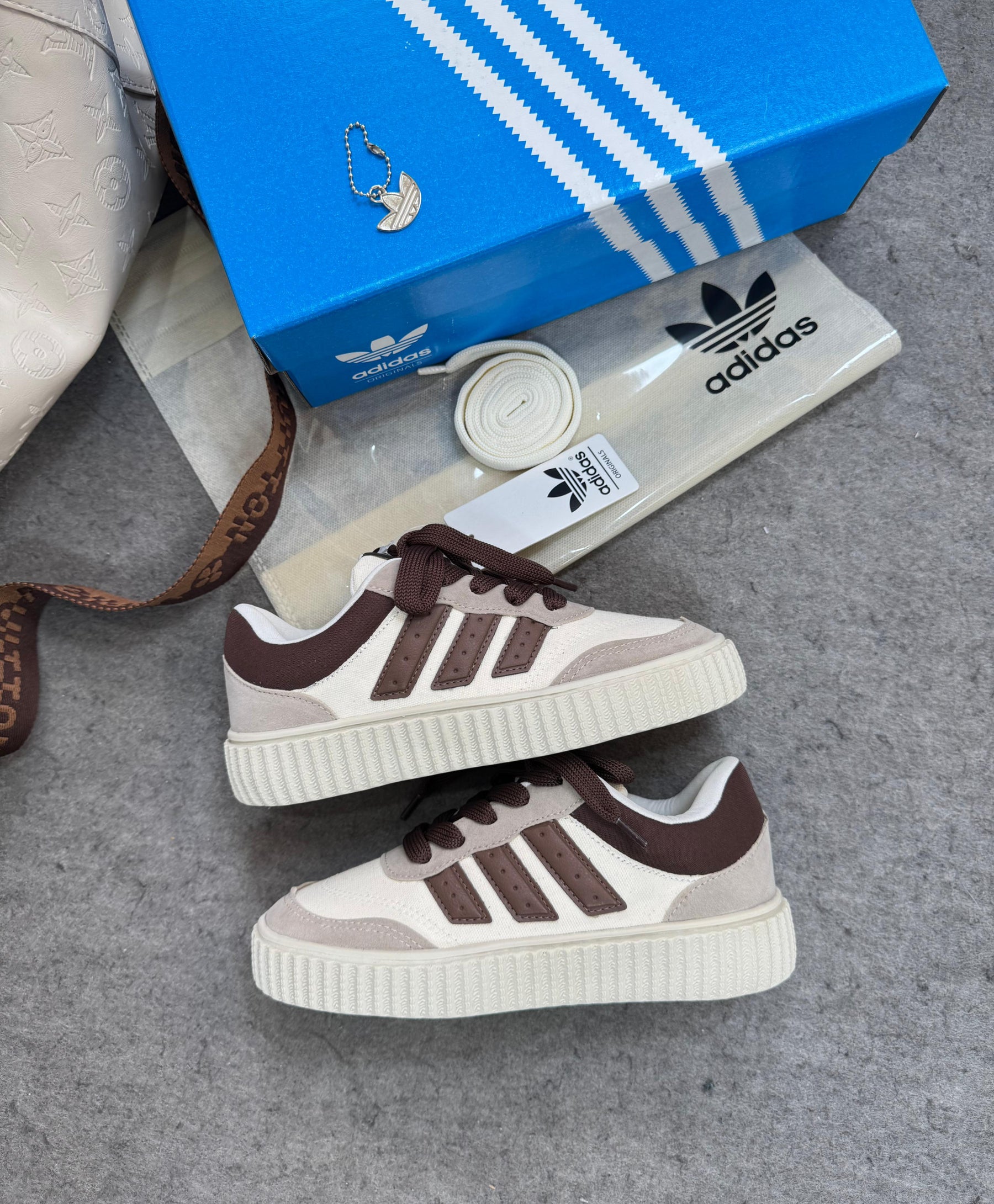 Tênis Adidas Space Casual - Premium